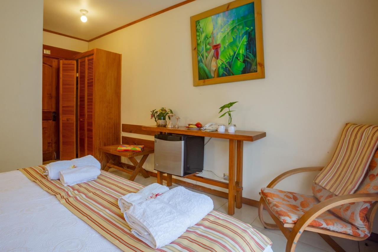 Hostal Uruhao Hanga Roa Esterno foto