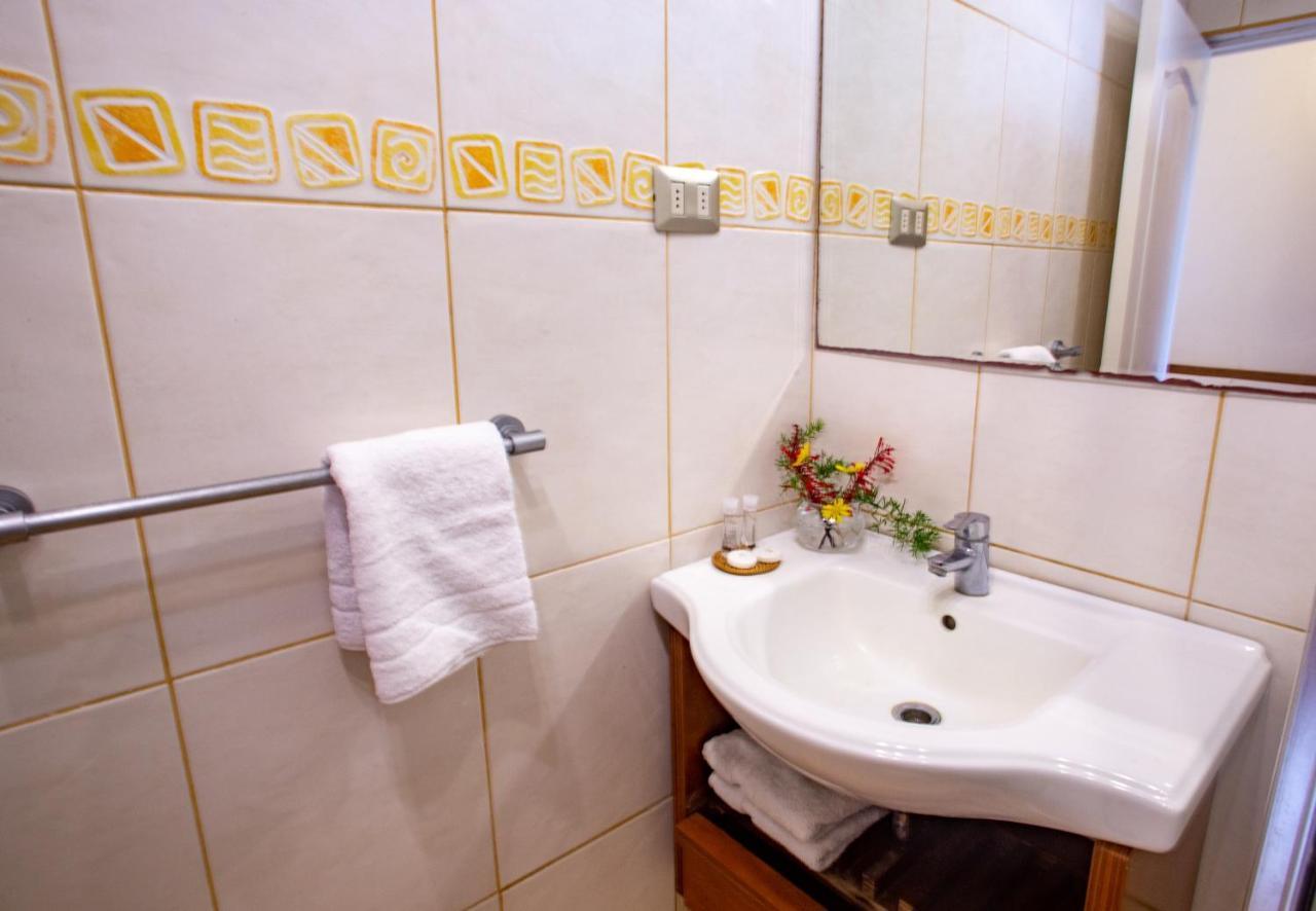 Hostal Uruhao Hanga Roa Esterno foto