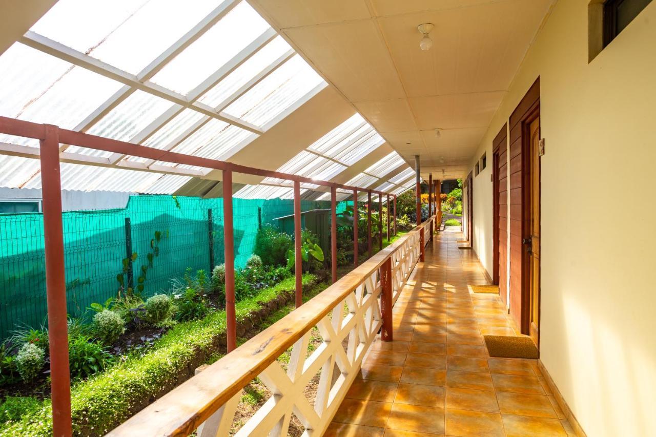 Hostal Uruhao Hanga Roa Esterno foto