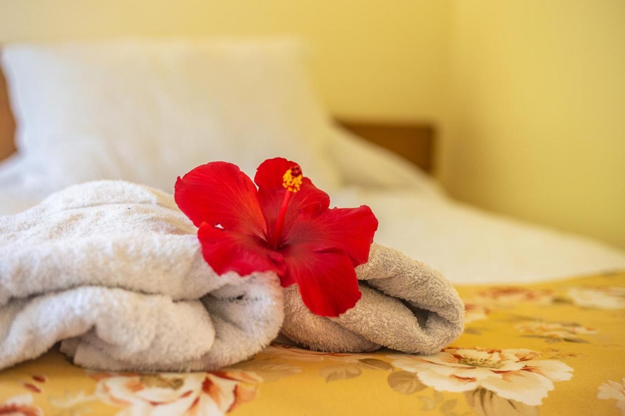 Hostal Uruhao Hanga Roa Esterno foto