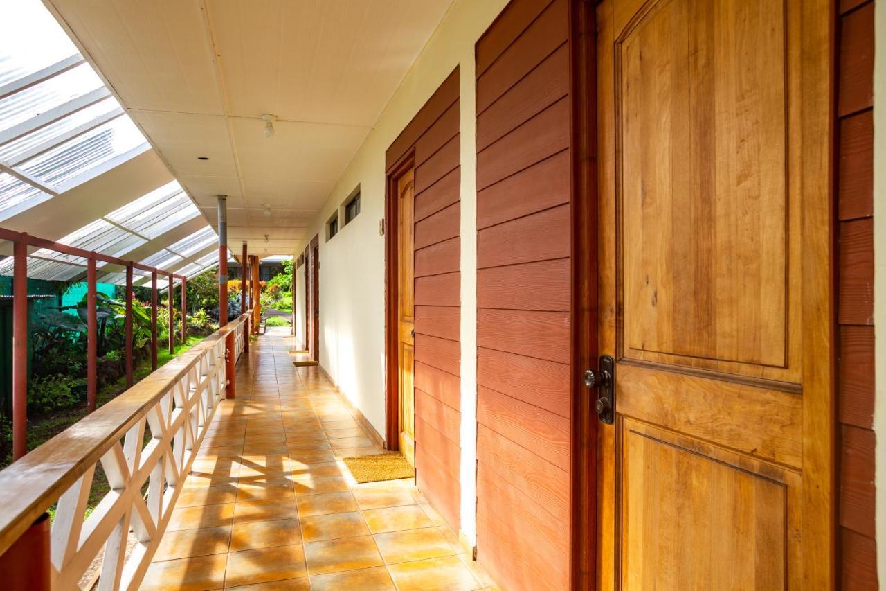 Hostal Uruhao Hanga Roa Esterno foto
