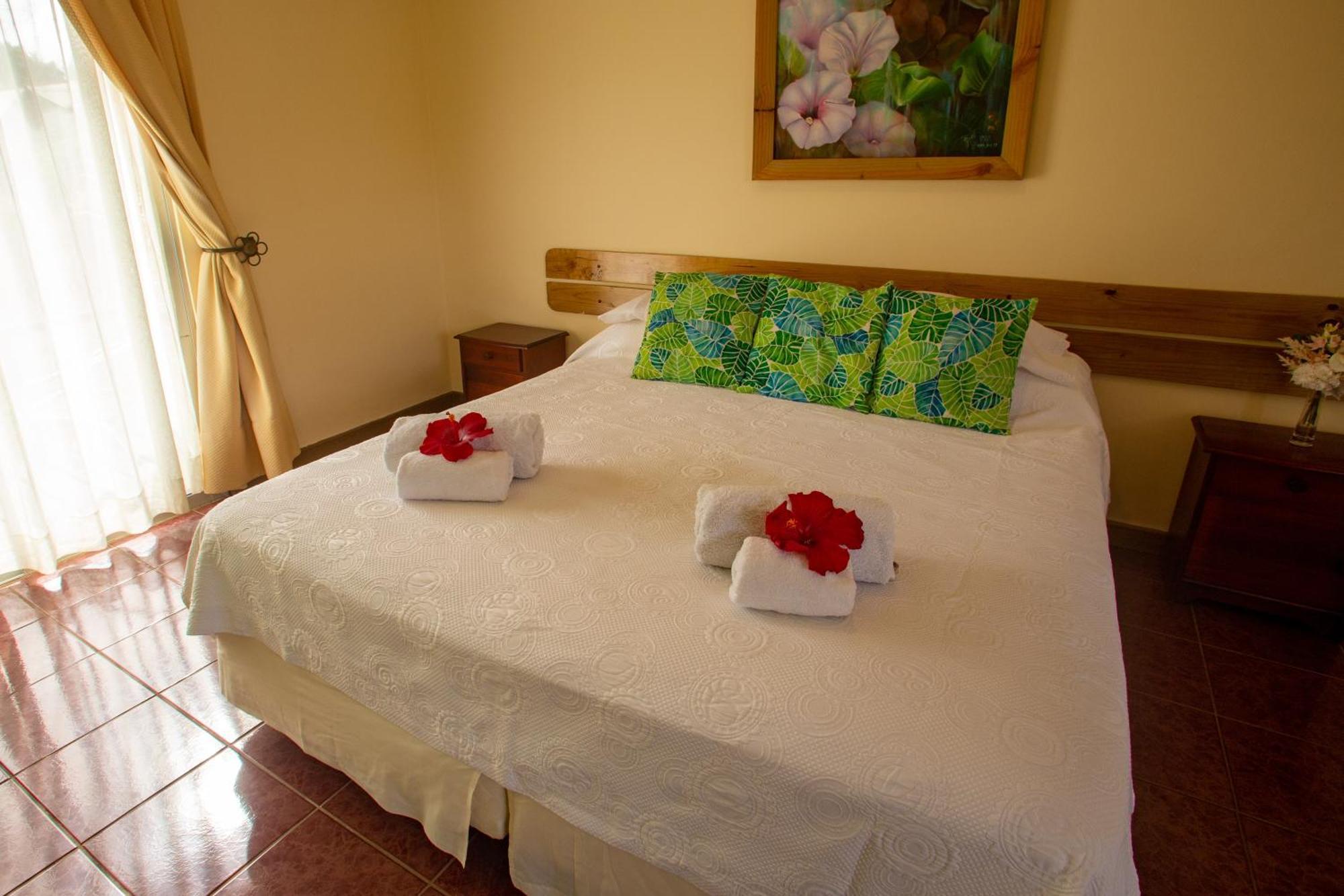 Hostal Uruhao Hanga Roa Esterno foto
