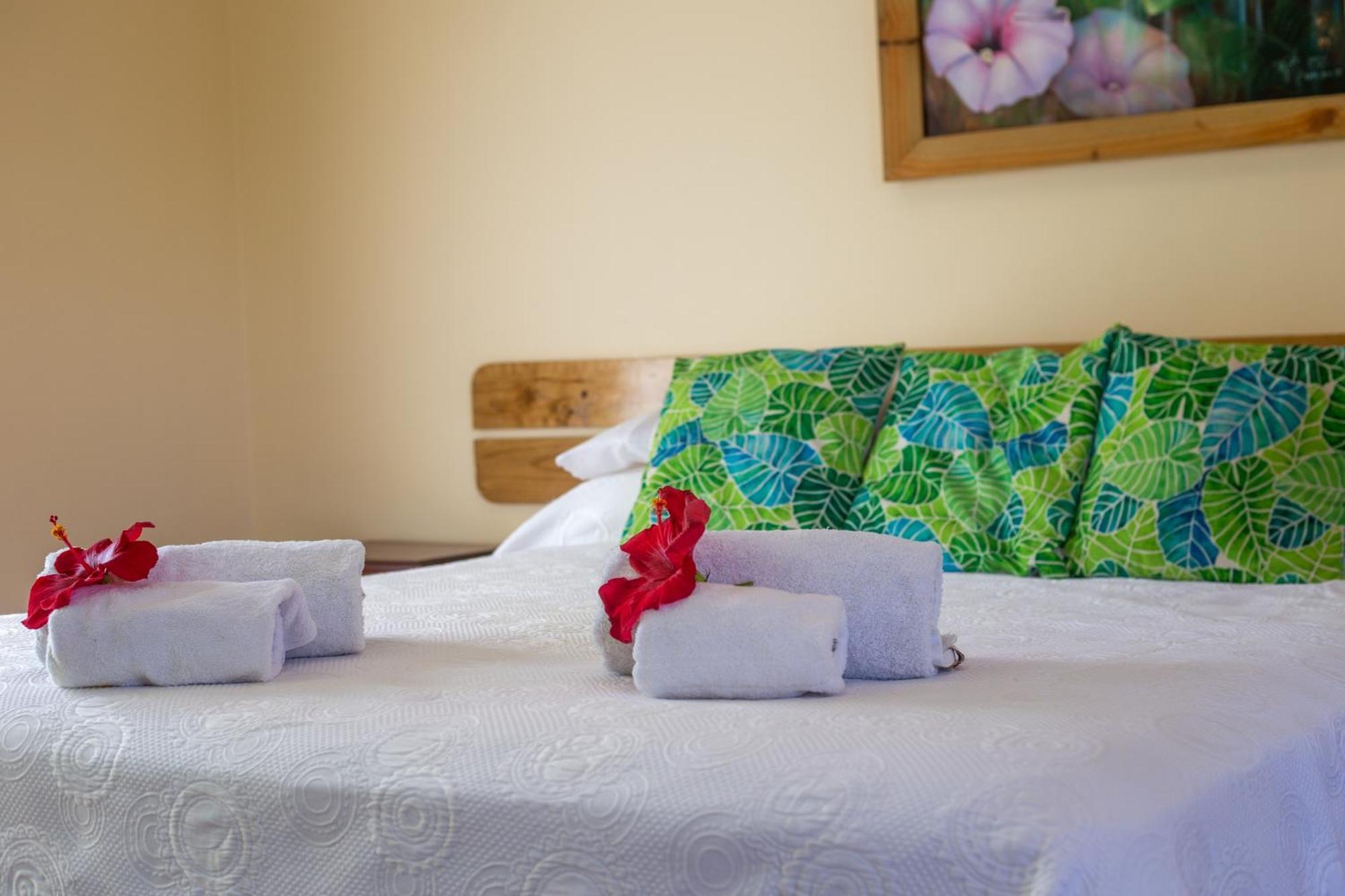 Hostal Uruhao Hanga Roa Esterno foto
