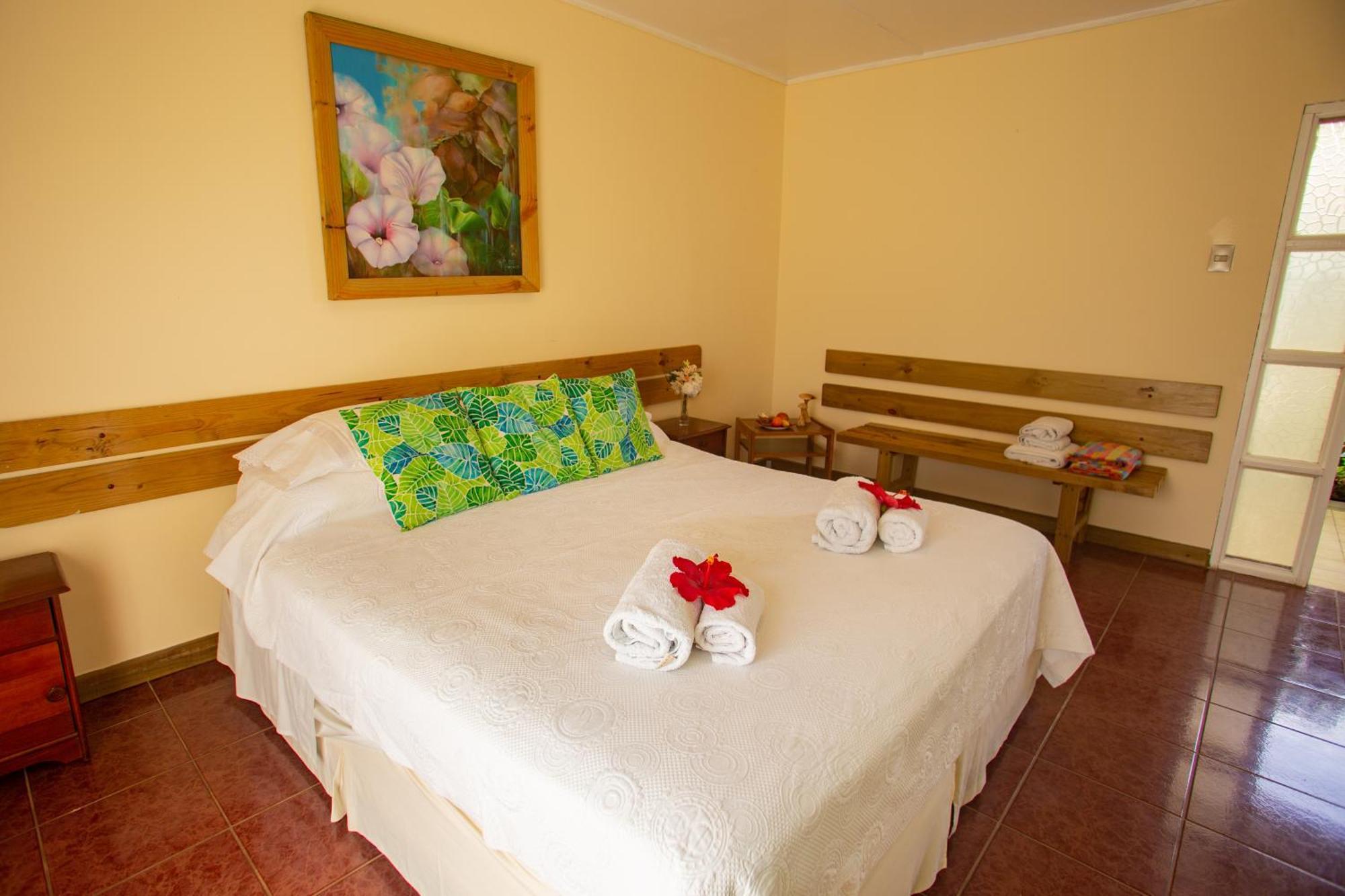 Hostal Uruhao Hanga Roa Esterno foto