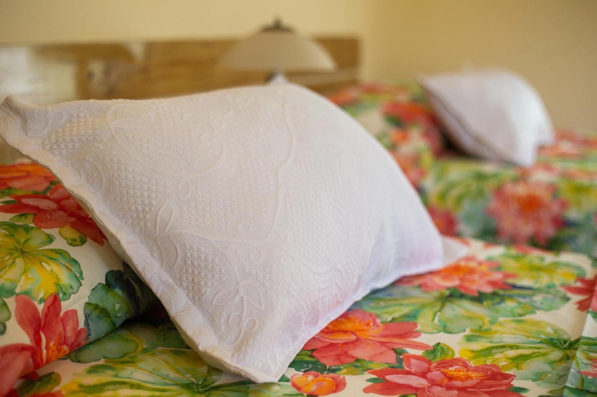 Hostal Uruhao Hanga Roa Esterno foto