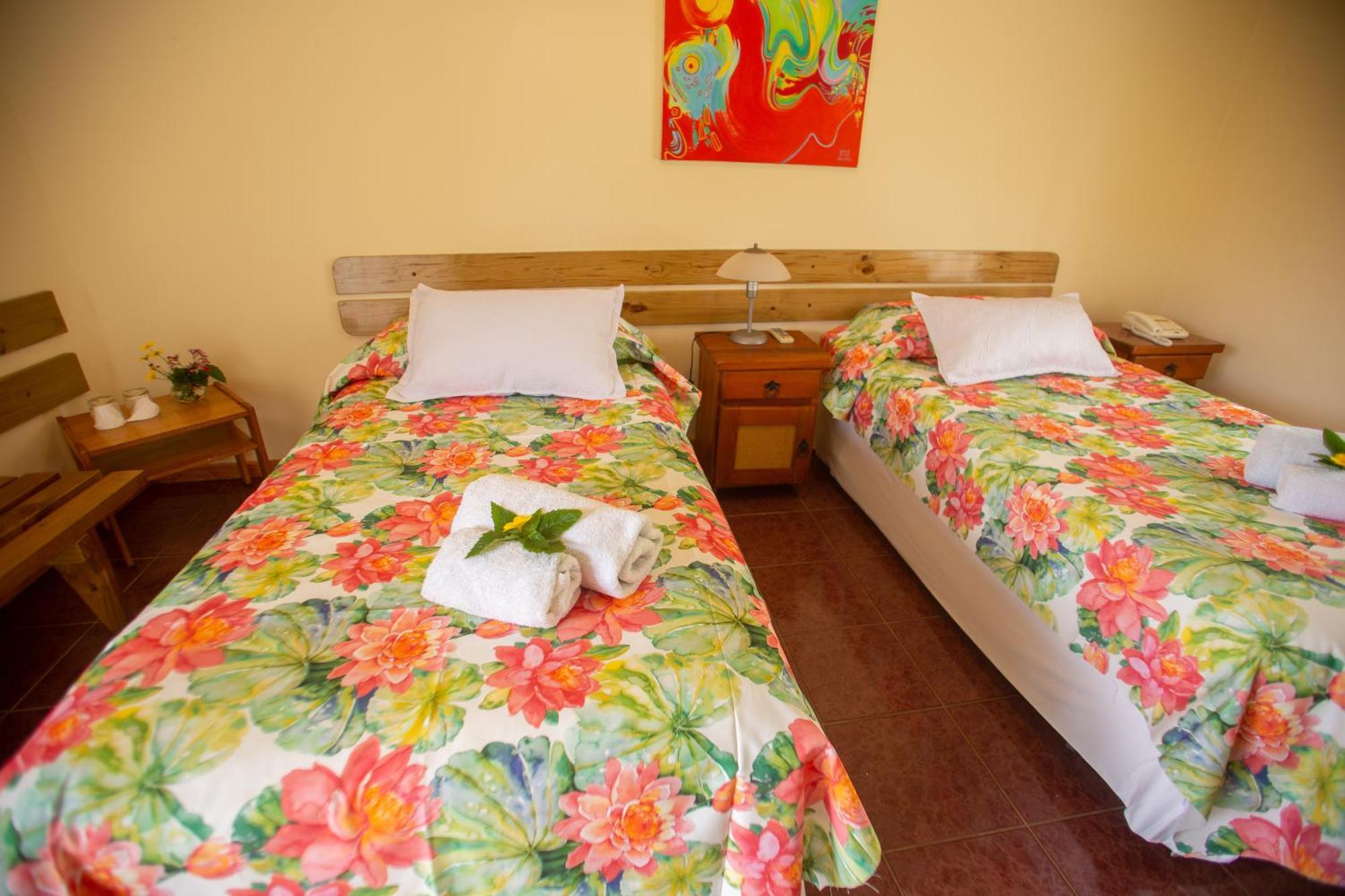 Hostal Uruhao Hanga Roa Esterno foto