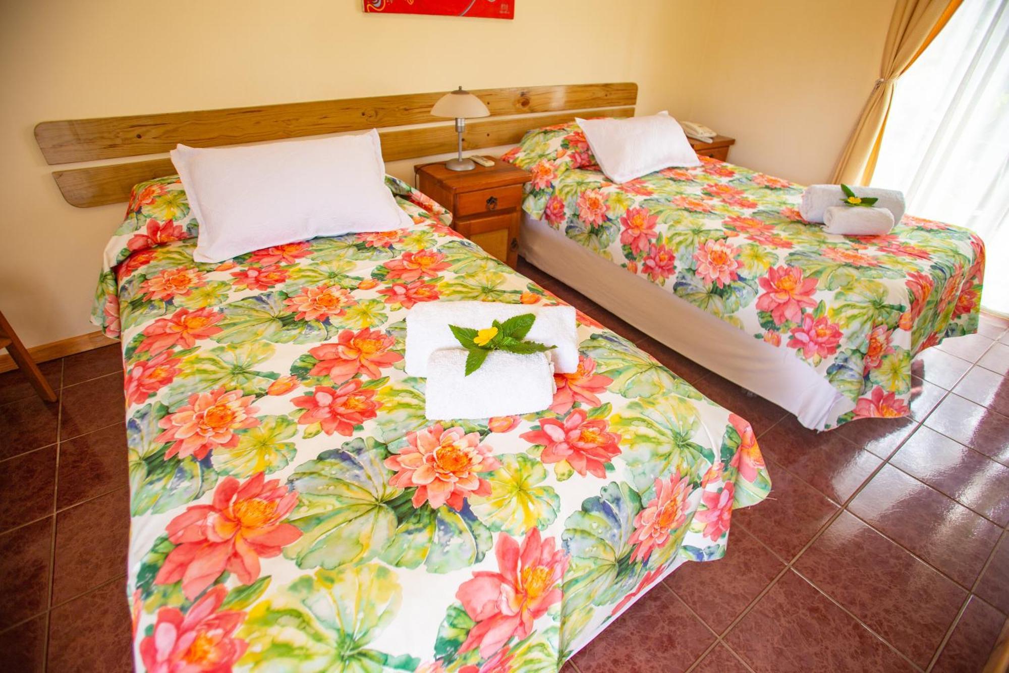 Hostal Uruhao Hanga Roa Esterno foto